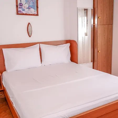 Apartment Dolanit E Drurit